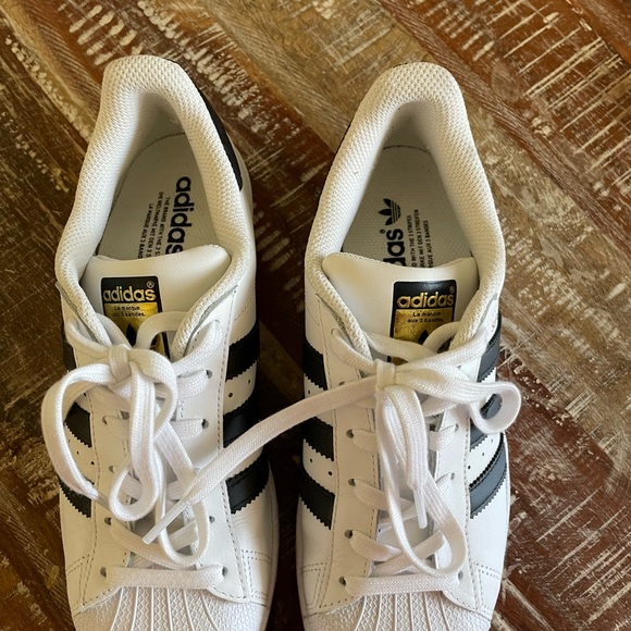 COPY - BRAND NEW WHITE ADIDAS - US WOMENS 8 - Picture 4 of 8